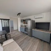 Appartement T2 Cosy Climatisé - Immeuble Privé - Parking Gratuit, hotel u gradu 'Ardentes'
