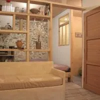 Studio rénové dans le Château des Tours, מלון בLissieu