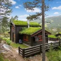 Charming cabin by Hallingskarvet ski center, hotel em Holo