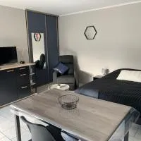 studio meublé, résidence calme, Hotel in Saint-Amand-les-Eaux