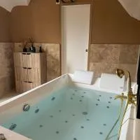Les Voûtes Secrètes - Love Room avec Balnéo à Bras, hotel a Bras