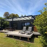 Modern Comfort in Collingwood - Brand New Holiday Home, Hotel in Collingwood