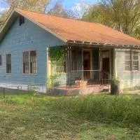 Welcoming 2-bedroom house near historic downtown Seguin, hôtel à Seguin