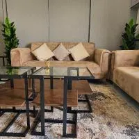شقة فاخرة بغرفتين نوم وجلسة خارجية – hotel w mieście Ha'il