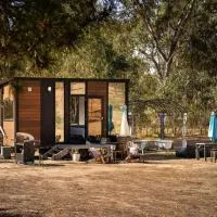 Womburra Vineyard Tiny Stay by Tiny Away, хотел в Redbank