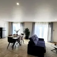 La maison des Vignes est climatisée avec ménage, draps et serviettes inclus: Tabanac şehrinde bir otel