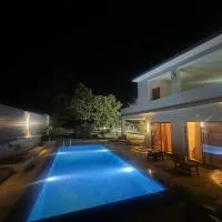 Moksha farms -3bhk private villa with pool and nature, hotel em Pālghar