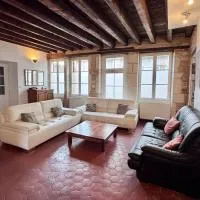 Maison de caractère au cœur du village, hotell i Givry