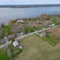 Prince Edward County-Enjoy Picton WIne Country, hotel u gradu Demorestville