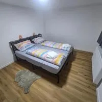 Zweibettzimmer mit Gemeinschaftsbad und Küche Großenbach, хотел в Хюнфелд