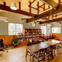 宿と図書サロン 花車 Hanagurum Inn، فندق في أماكوسا