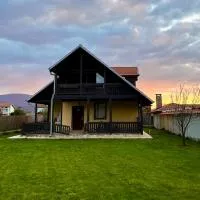 Mountain Family Guest House Rayovo، فندق في Rayovo
