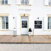 La Villa Blanche Appart hôtel, hotel v destinácii Salles