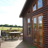 Fairview Farm Log Cabins & Holiday Accommodation set in 88 acres in Nottingham, hotel in Nottingham
