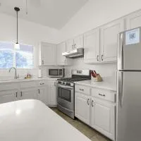 Near Zion Remodeled 4BR Sleeps 10 Patio, hotel en La Verkin