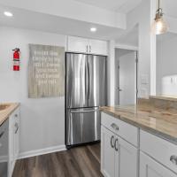 Oceanfront Beach Condo, Pool, Gym, Fishing Surfing, hotel en Virginia Beach