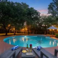StayVista at Estate 10 by GTV Estate Luxury Private Pool Villa in Delhi, hotel Dera Māndi városában