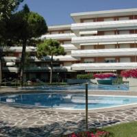 Poolside flat 50mt from the sea, hotel a Lignano Sabbiadoro