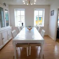 Spacious 3-Bedroom Apartment with Comfy Beds in Central Vágur, Island of Suðuroy, hotel in Vágur