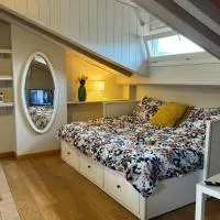 La casa sui tetti di Varzi – hotel w mieście Varzi