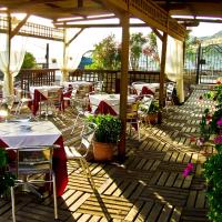 Hotel Miramare, kh&aacute;ch sạn ở Bosa Marina