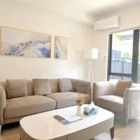 Brand New 3BR Family Townhouse & 500m to Train & Gated Community &Free Parking, hotel v Aucklande