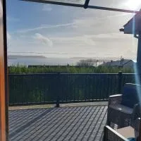 Sea View Apartment, hotel Cobhban