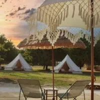 NAUMAD Glamping، فندق في Champignelles