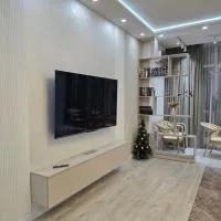 Двухкомнатная квартира в центре города ЖК Хамза: Atırav şehrinde bir otel