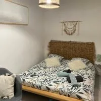 Appartement cosy centre du Crès、Le Crèsのホテル