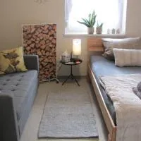 #2 Komfortables großzügiges Gästezimmer mit Gemeinschaftsbad W-Lan Airport nah Late Night Check in Haus Nr 9,5, hotel u gradu 'Trunkelsberg'
