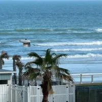 뉴 스머나 비치에 위치한 호텔 Relaxing 1bd 1ba Condo - Ocean Front Complex in New Smyrna Beach