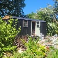 Cwt Cen y Coed, hotel en Llanferres