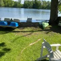 Hanson Family Lake House, hotel i Angola
