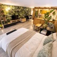 Jungle studio,薩里斯的飯店