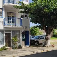 Cocon Alizé - Studio cozy, Port-Louis centre, plage à 10 min à pied，路易港的飯店