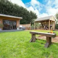 City to Country Retreat Luxury Lodges with Hot Tub, BBQ, Fire Pit, готель у місті Toppesfield