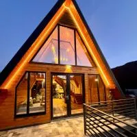 Twin Cabins Azuga, hotell i Azuga