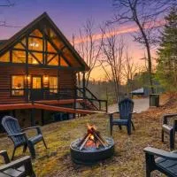 Cozy Cabin Hideaway! Near Gatlinburg, Dollywood, Hot Tub, Sauna, Pool table, hotel v destinaci Sevierville