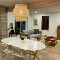 Magnifique appartement Vieux-Lévis rdc ou 2e, ξενοδοχείο σε Lévis