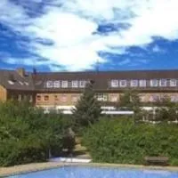 Heidehotel Herrenbrücke, hotel di Faßberg