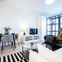 Bright & Spacious Apartment - Garage & Balcony, hotelli kohteessa Nivy