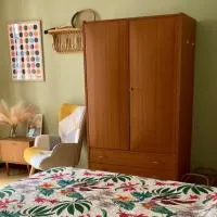 Cozy Flat in Pedestrian Old Village, hotel di San Siro