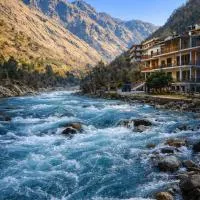 Tirthan Valley Riverfront Resort by Himalayan Hotels, отель в городе Jibhi