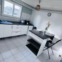 Logement - maison d'hôtes Communay, hotel em Communay