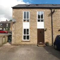 The Old Coach House Peak DistrIct Near Edale Castleton Buxton pet friendly Walkers welcome, hotel i Chinley
