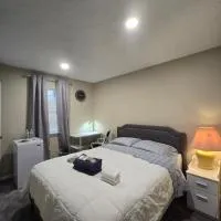 Private Queen Room with Smart TV Guesthouse, מלון בסטון מאונטיין