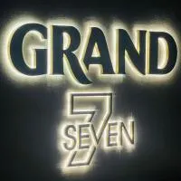 Grand Seven Guest & Restaurant, hotel di Ampara