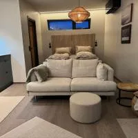New & modern guest house 70 metres from the fjord，Vestby的飯店