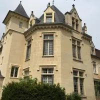 Le Castel Ecossais, hotel v destinaci Senlis